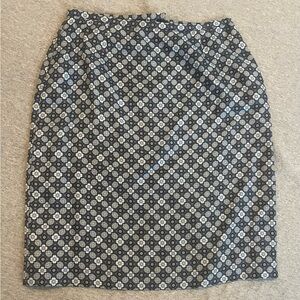 Ann Taylor Silk Y2K Dark Blue and White Floral Silk Pencil Skirt. Size 6